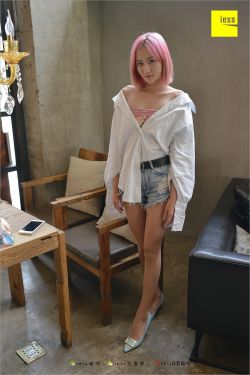 潇潇《黑丝女神的红蓝黄》 [异思趣向IESS] 丝足便当228