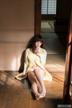 あやみ旬果『Sunbeams leaves』 [Graphis] Gals