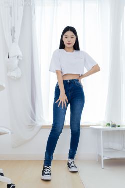 物恋传媒 No.2293 小竹 – 匡威帆布鞋、粉色船袜、肚子疼揉肚子剧情