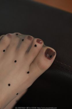 IESS异思趣向 – 模特： 团团 《灰色波点（下）》