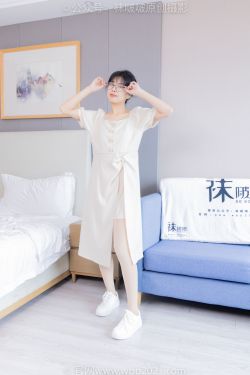 BoBoSocks袜啵啵 No.483 奶油 – 板鞋、白船袜厚肉丝叠穿、厚肉丝、瑜伽动作、船袜和丝袜分别踩葡萄剧情