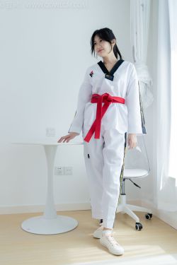 物恋传媒 No.1726 小敏 – 爱的抛物线