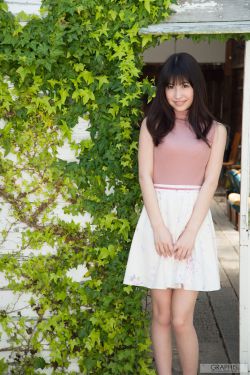 Momo Sakura 桜空もも/樱空桃『first gravure 初脫ぎ娘』 [Graphis]