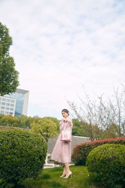 [奈丝] NO.039 露露 人比花娇