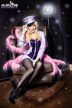 文雪《阿狸九尾雪宝cos》 [头条女神]