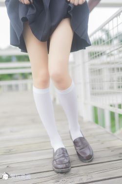 [兔玩映画] – 阴天里的白丝