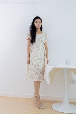 物恋传媒 No.1719 桐桐 – 落叶纷飞