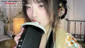 椰椰拿铁助眠_金手指吮吸天鹅