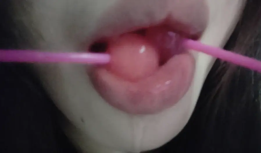 Mova_5min吃两个棒棒糖口水拉丝