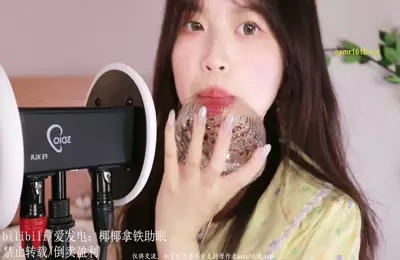 椰椰拿铁_舔玻璃碗