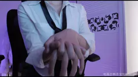 花幕Sikulin_百天限定OL职业装视频