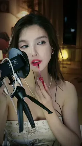 大艺术嘉_红唇诱惑亲吻