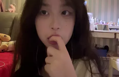 椰椰拿铁_吃手指