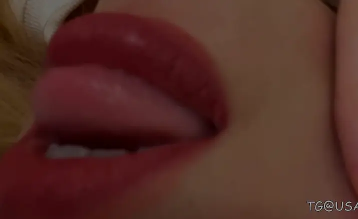 pipi酱lens_licking_tian屏