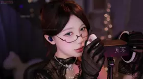 妮有柿_妮有柿_黑色蕾丝手套摩擦耳朵 妮有柿_妮有柿_黑色蕾丝手套摩擦耳朵