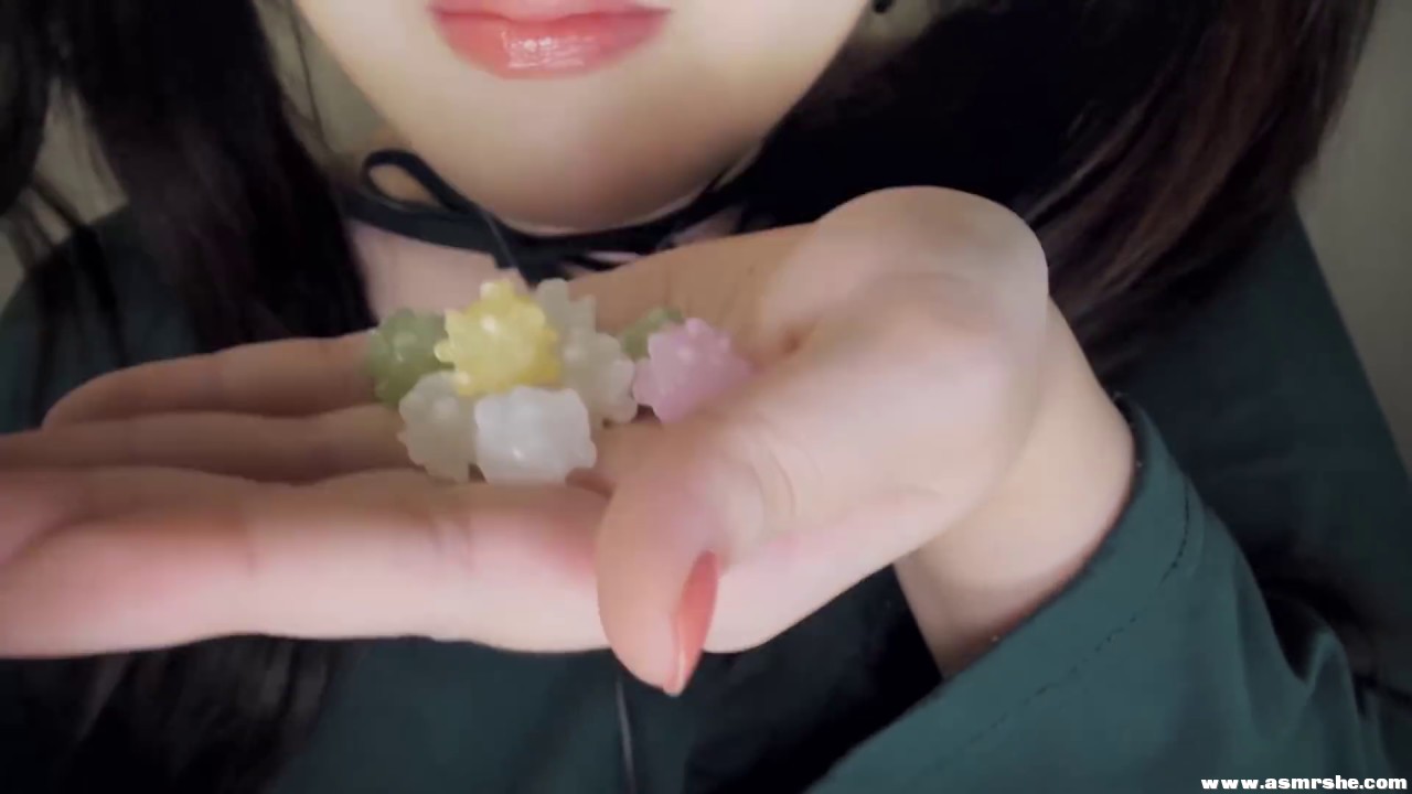 PPOMO吃糖果和亲吻的声音