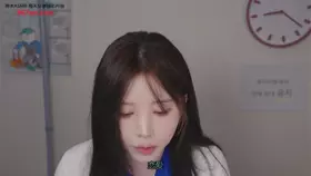 Yoonying_俱乐部房间里清理和舔丙烯酸