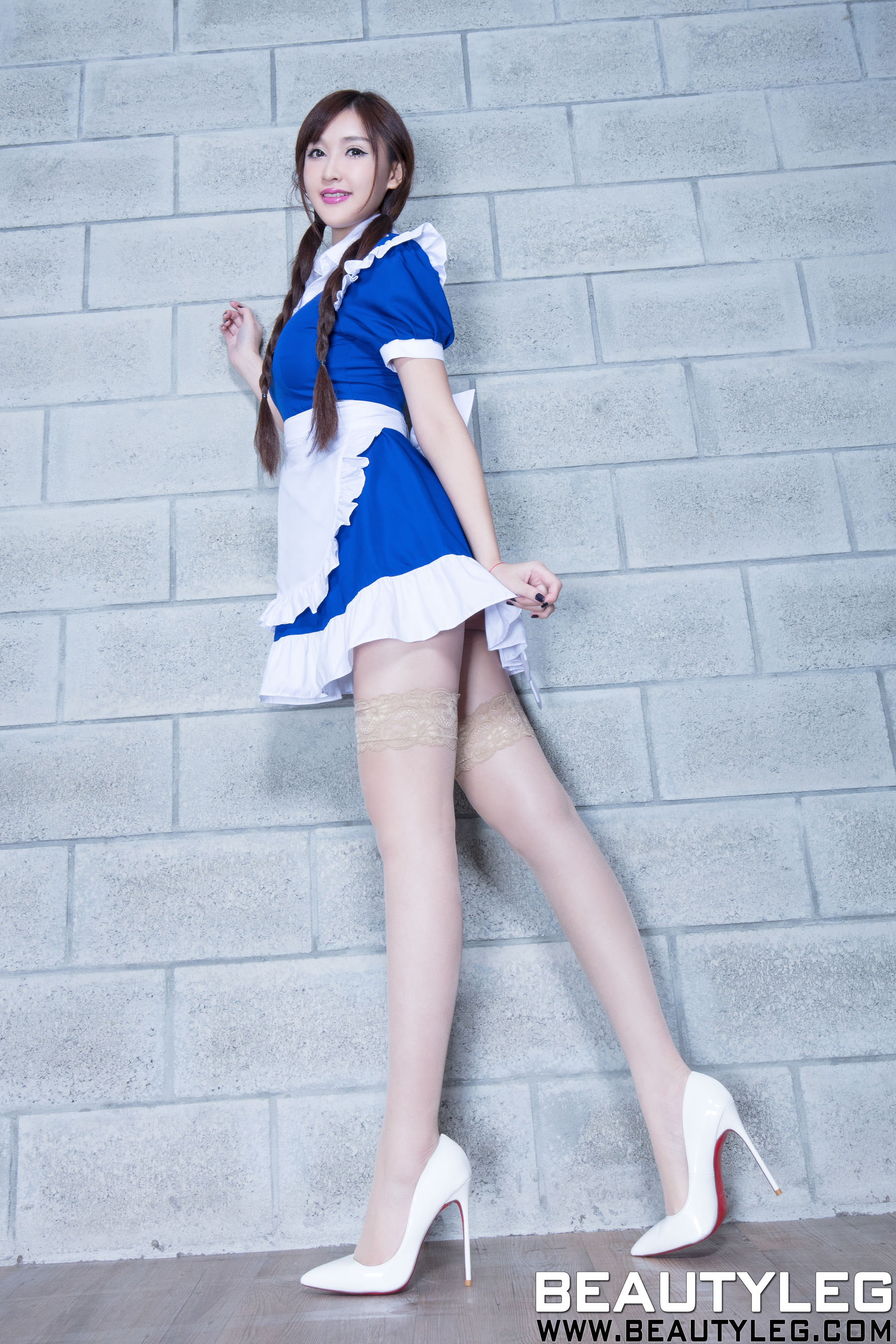 任育萱Vanessa《肉丝袜美腿+无丝美腿》 [Beautyleg] No.1609_第4张