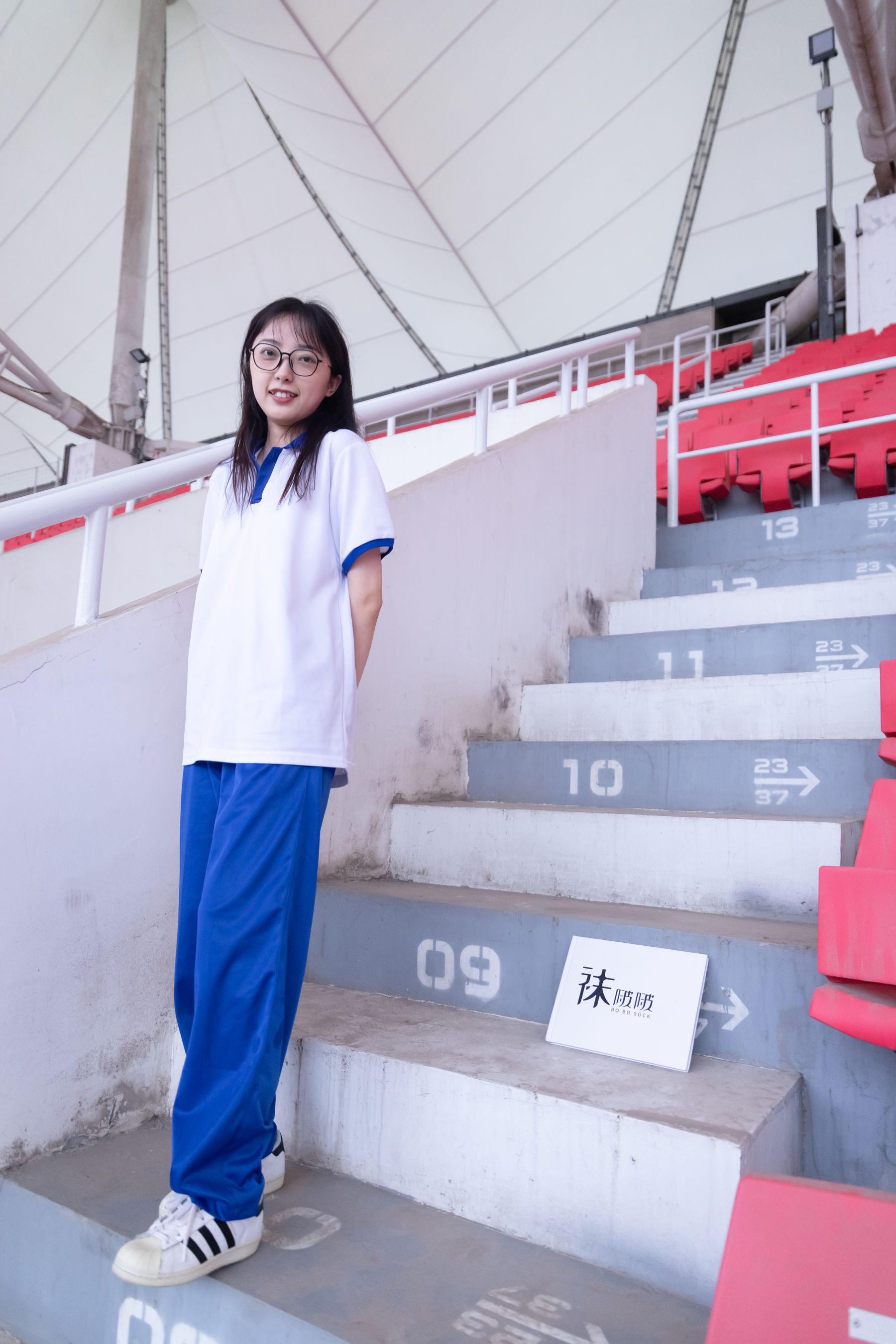 BoBoSocks袜啵啵 No.002 稚予-校服、贝壳头、白棉袜、裸足_第1张