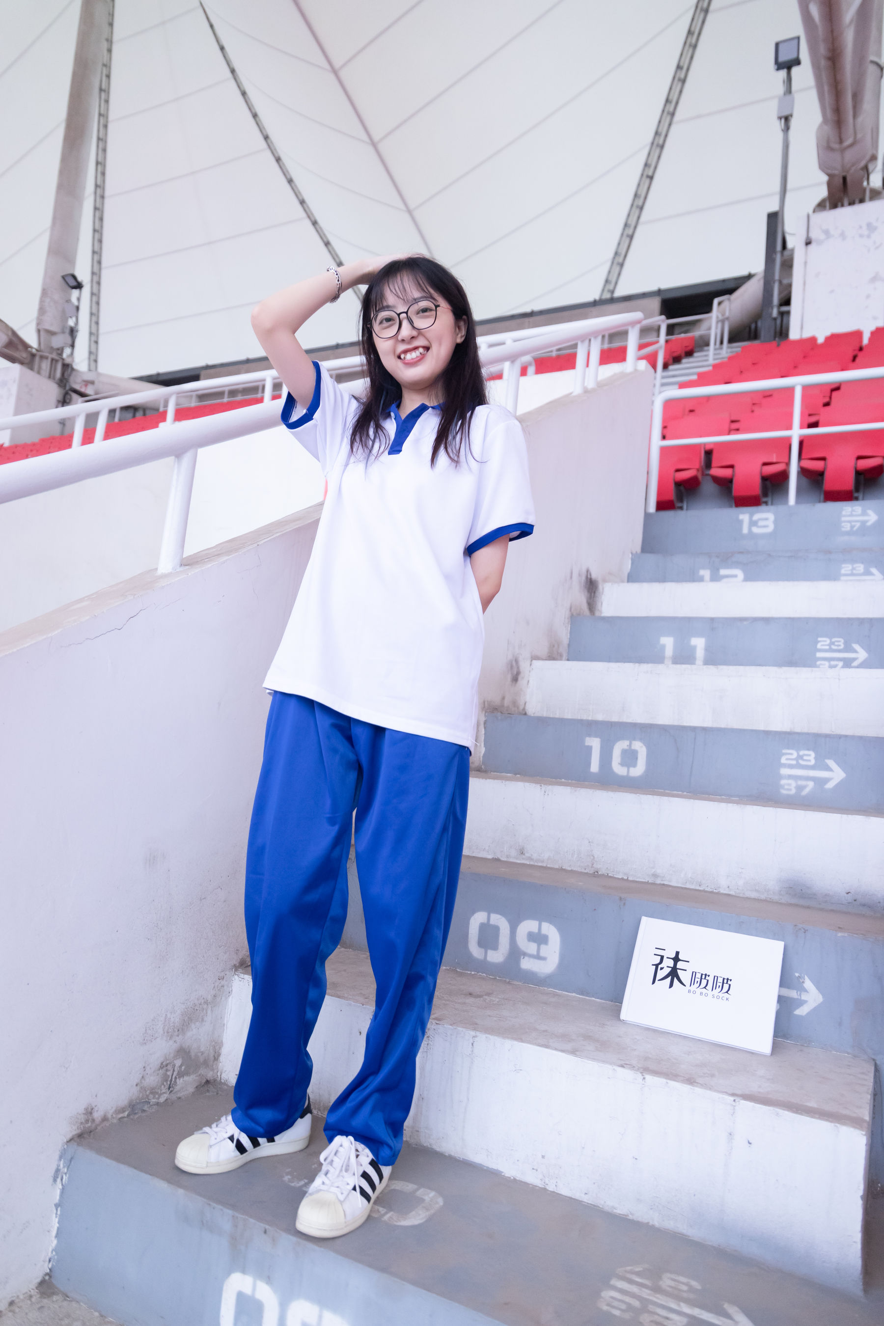 BoBoSocks袜啵啵 No.002 稚予-校服、贝壳头、白棉袜、裸足_第2张