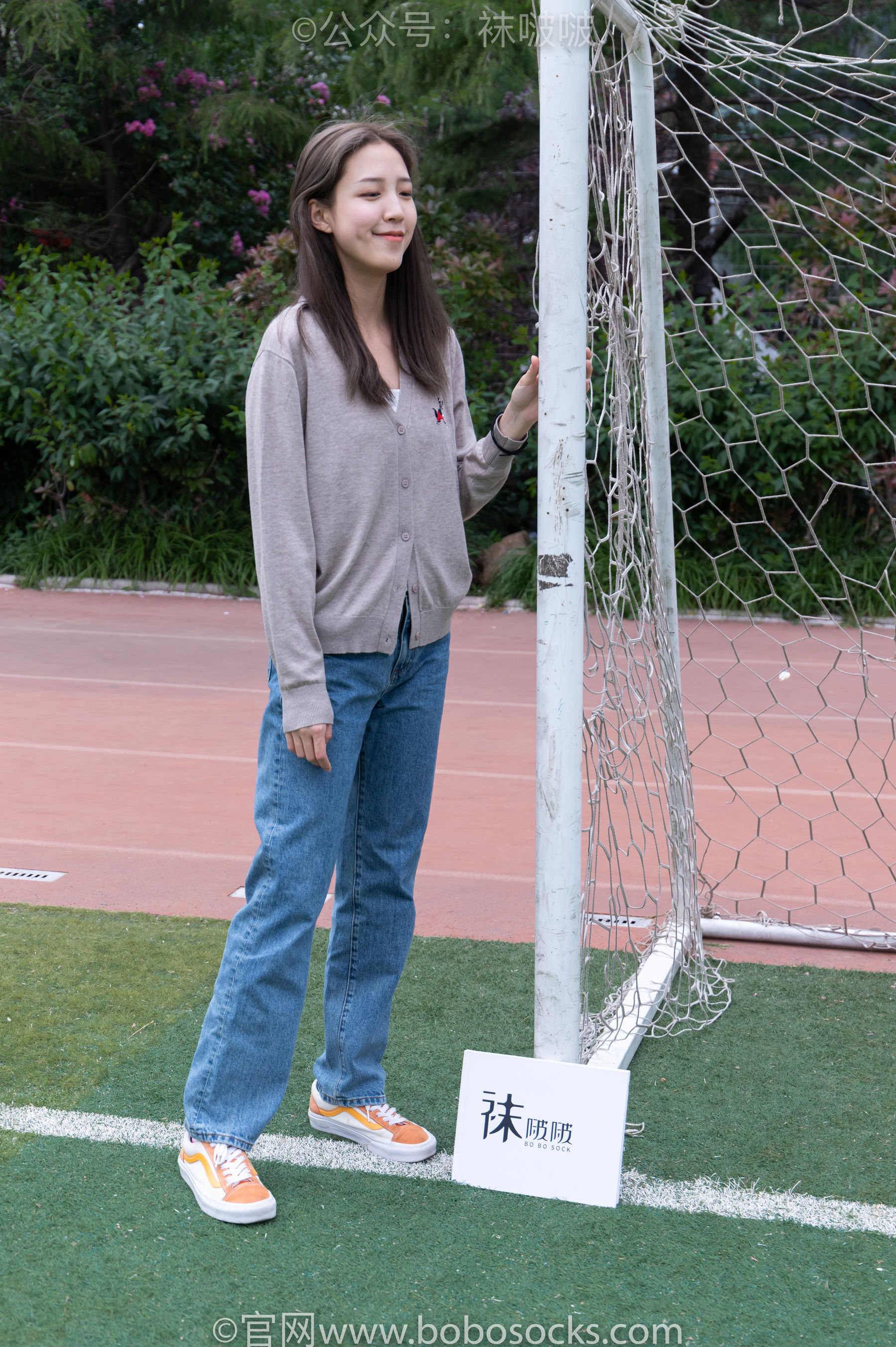 BoBoSocks袜啵啵 No.004 泡芙-vans帆布鞋、白棉袜、裸足_第4张