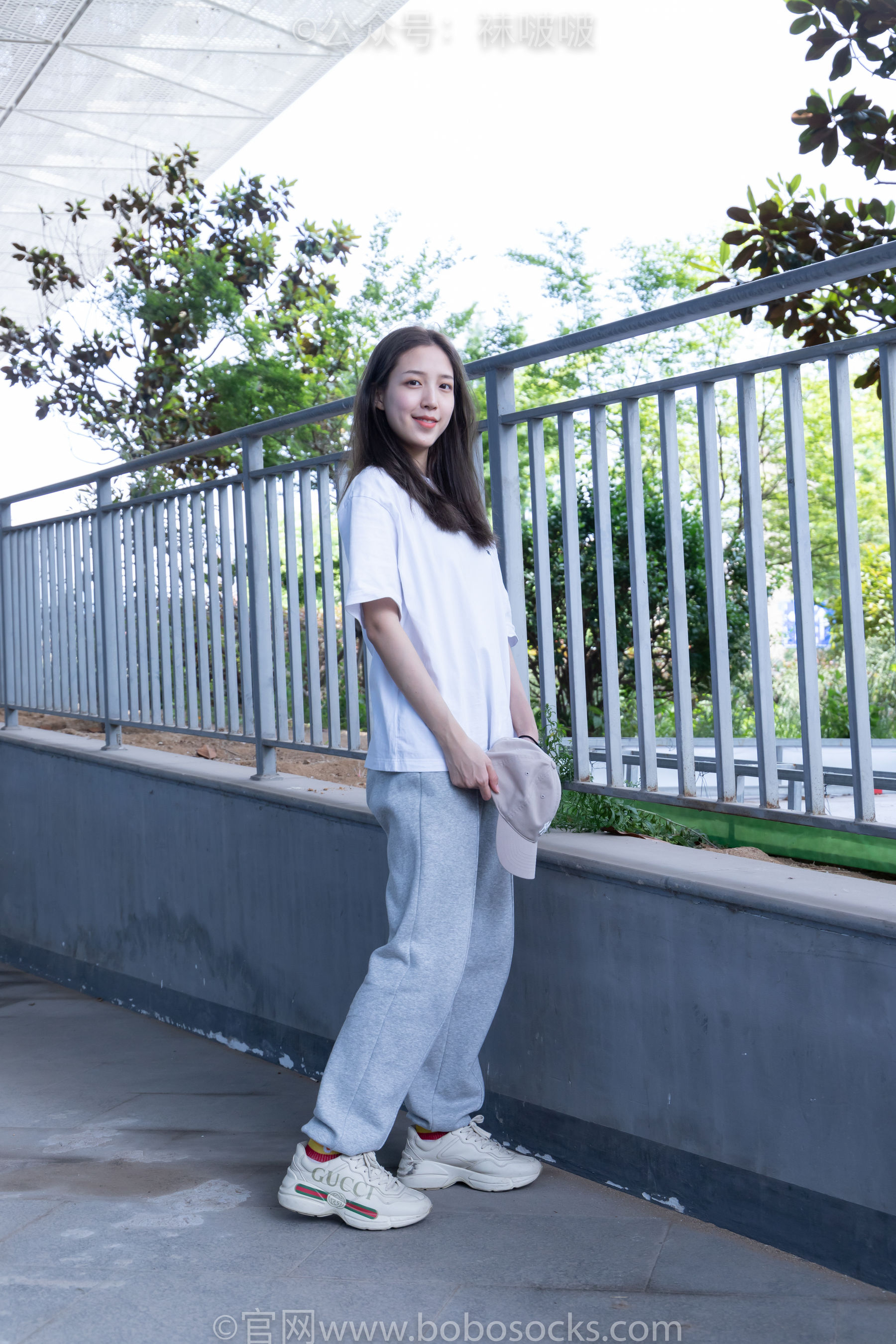 BoBoSocks袜啵啵 No.012 泡芙-运动鞋、白棉袜、裸足_第2张