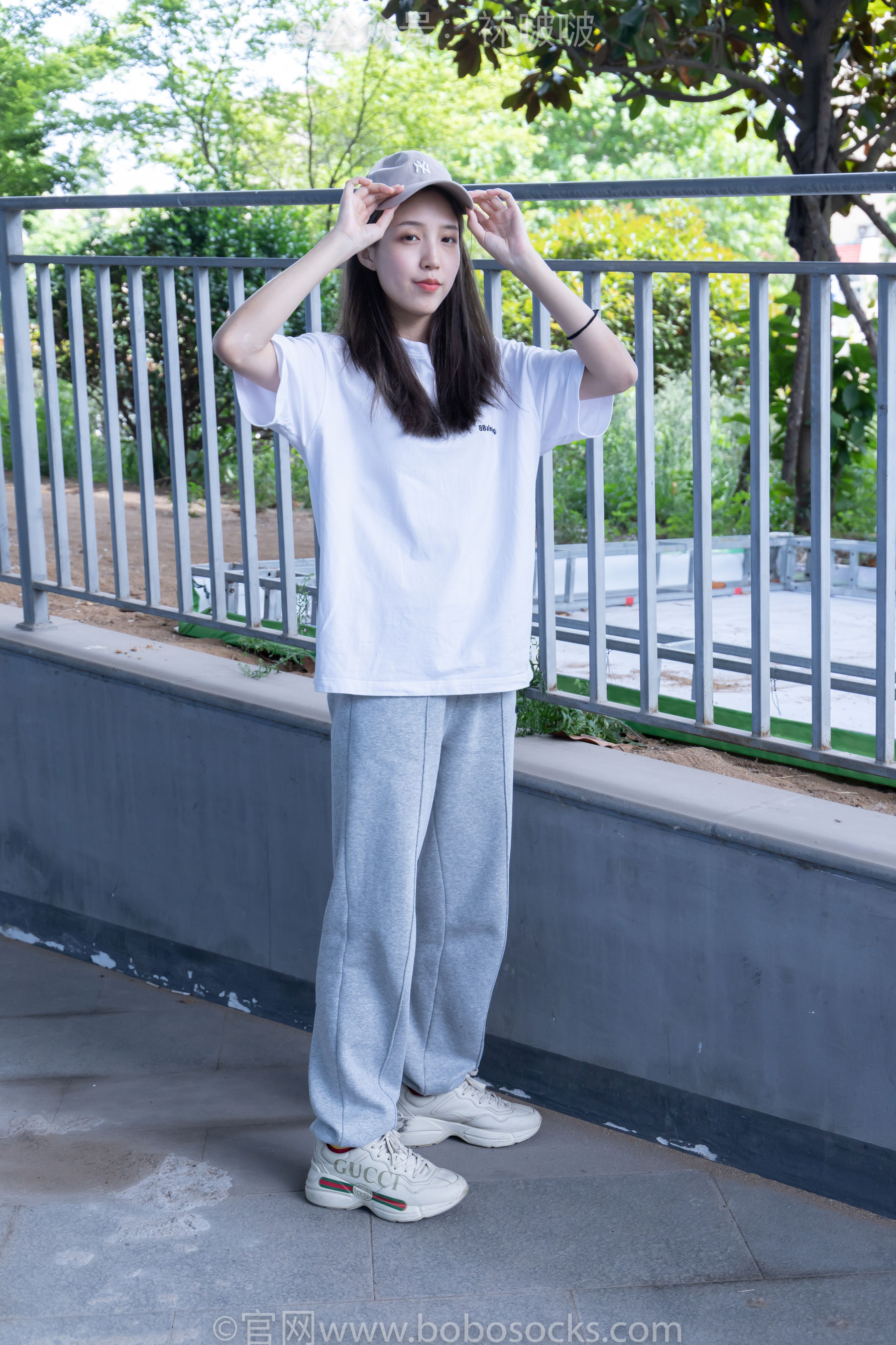 BoBoSocks袜啵啵 No.012 泡芙-运动鞋、白棉袜、裸足_第3张