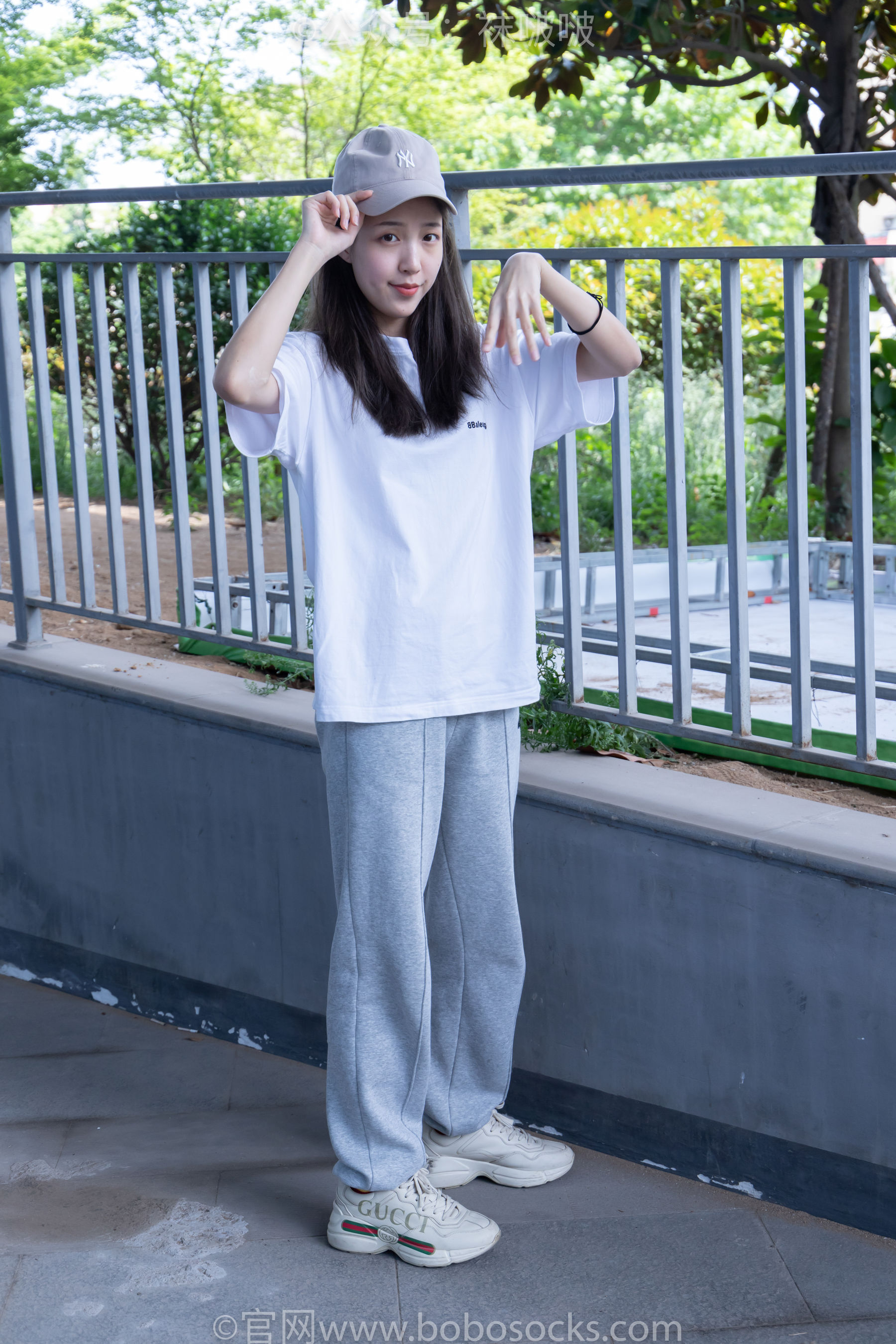 BoBoSocks袜啵啵 No.012 泡芙-运动鞋、白棉袜、裸足_第4张