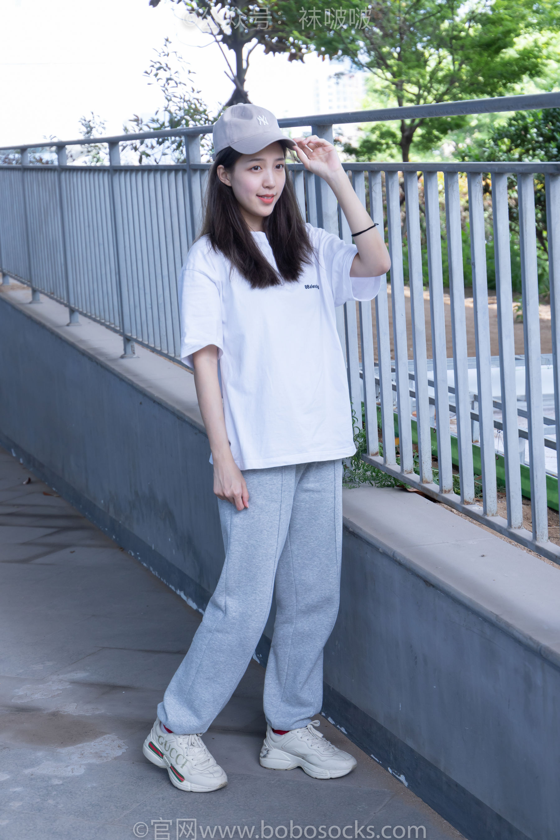 BoBoSocks袜啵啵 No.012 泡芙-运动鞋、白棉袜、裸足_第5张