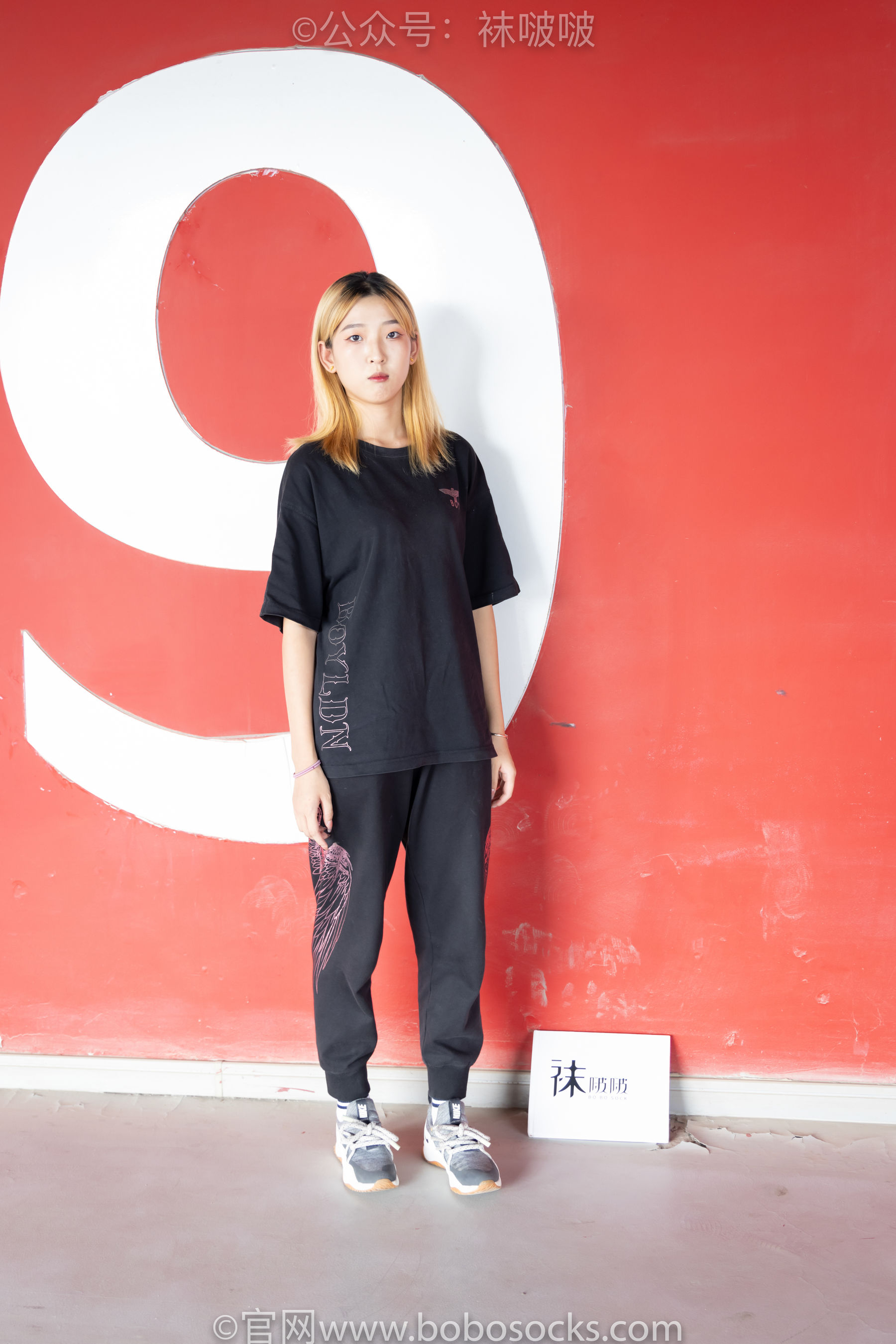 BoBoSocks袜啵啵 No.018 木木-运动鞋、白棉袜、裸足_第1张