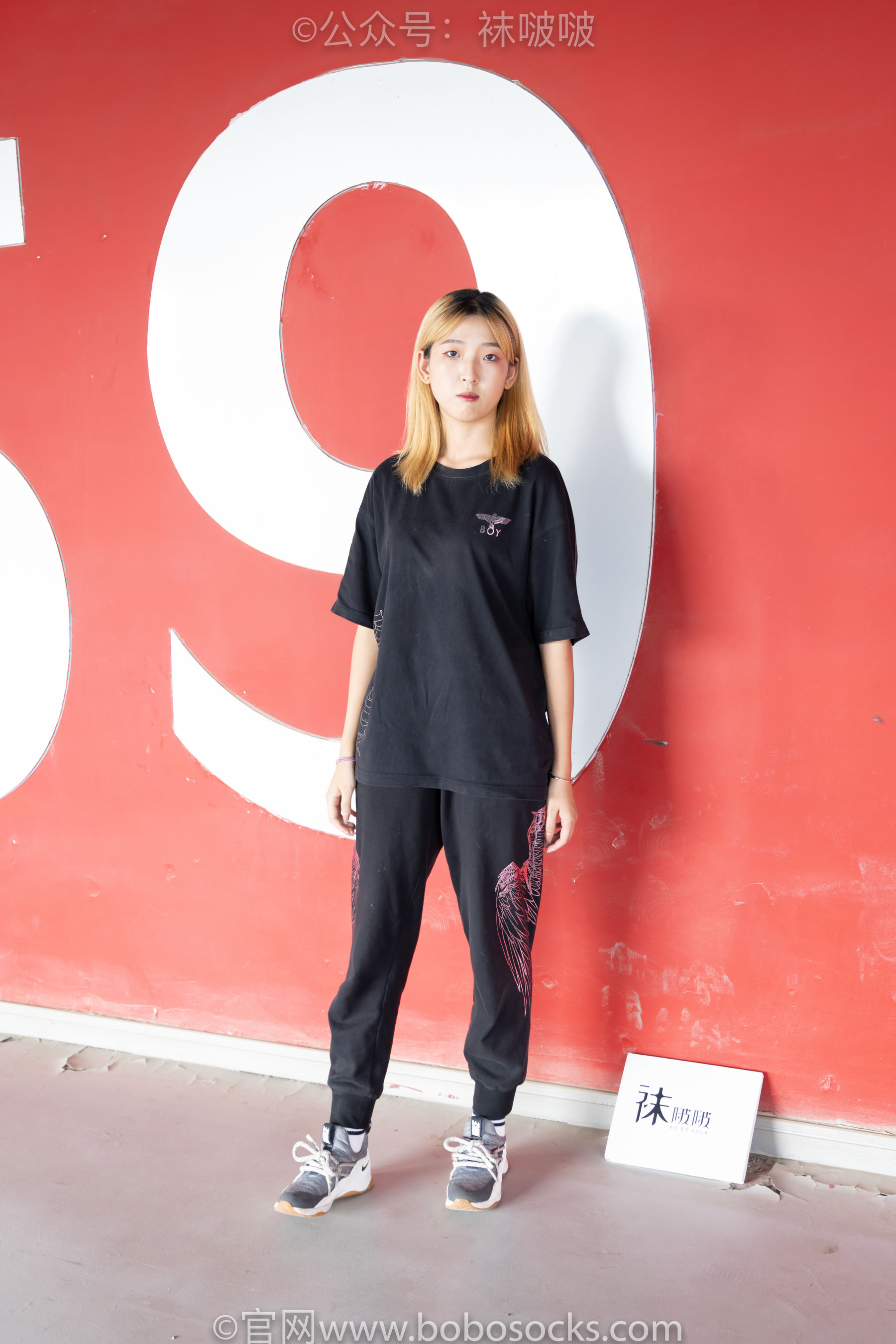 BoBoSocks袜啵啵 No.018 木木-运动鞋、白棉袜、裸足_第2张