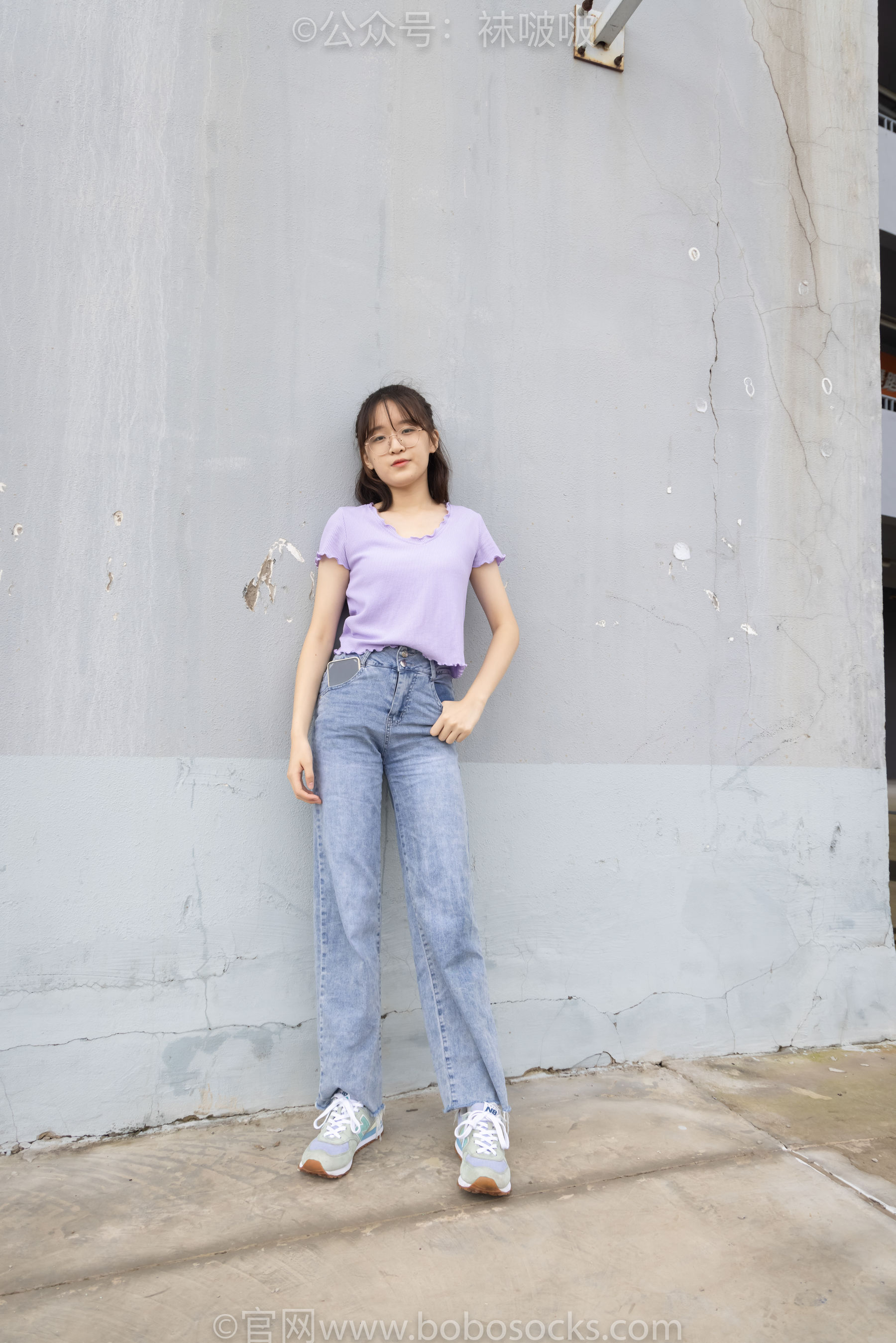 BoBoSocks袜啵啵 No.020 熊熊-NB运动鞋、蓝色短棉袜、裸足_第2张