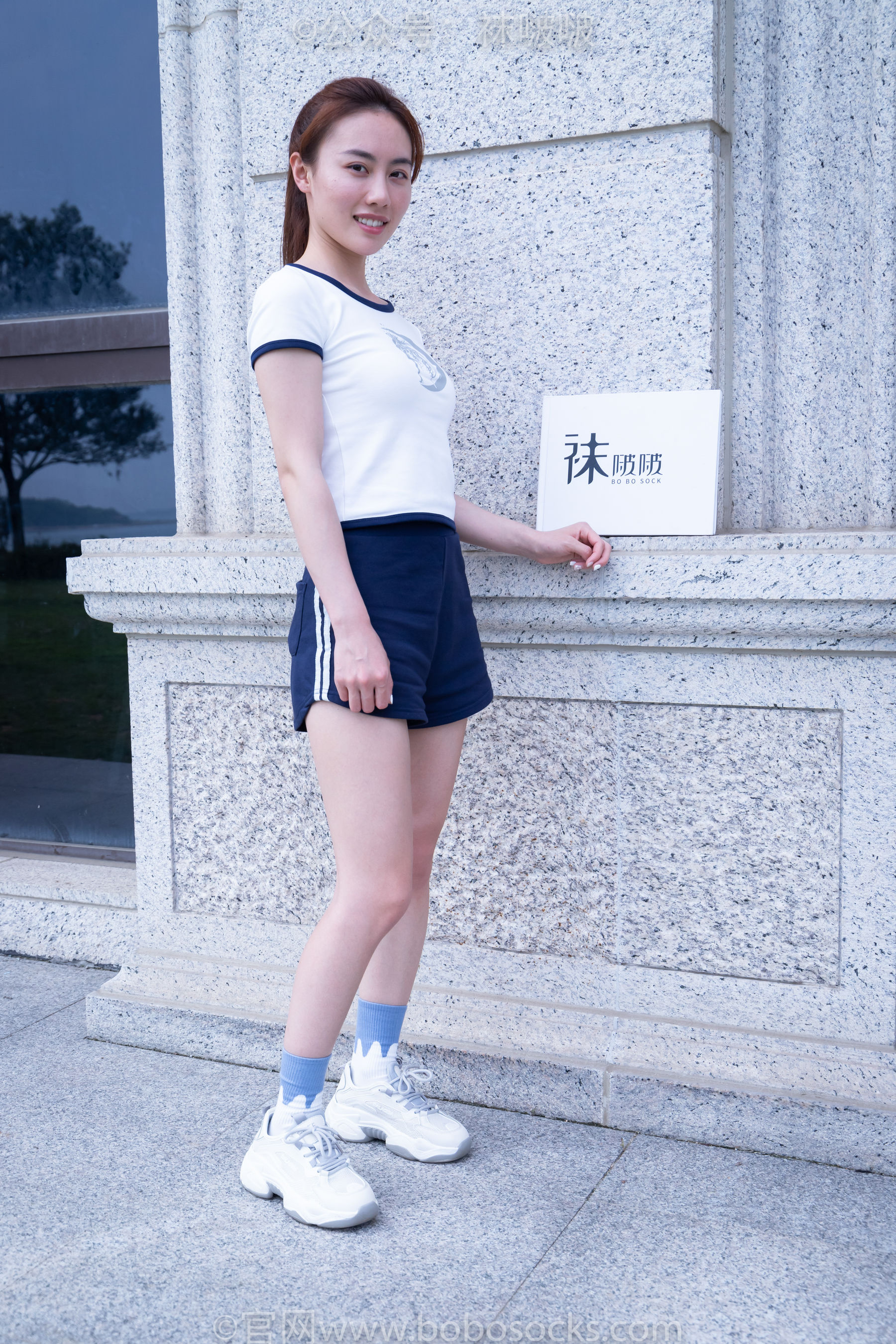 BoBoSocks袜啵啵 No.028 小米-运动鞋、白棉袜、裸足_第2张