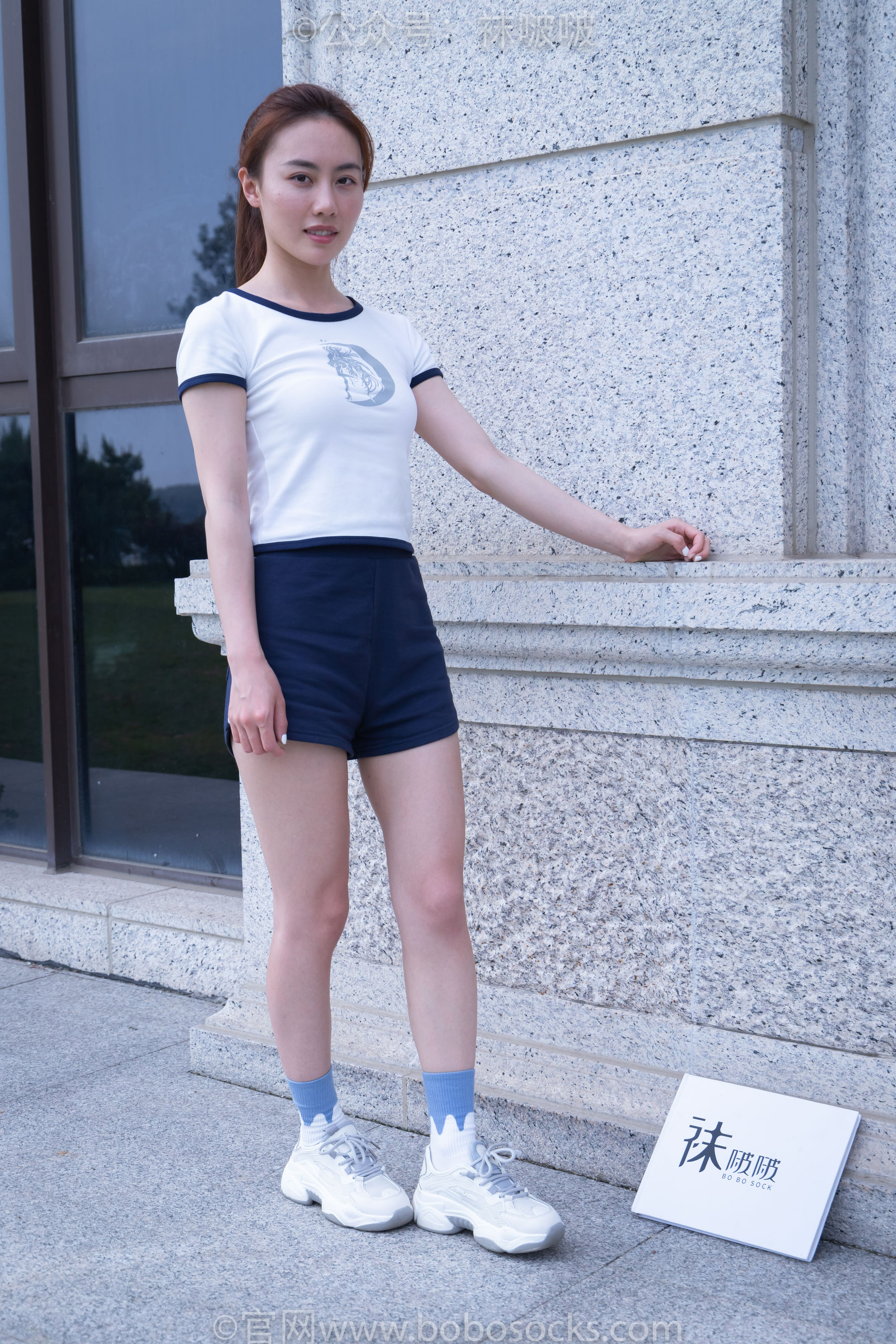 BoBoSocks袜啵啵 No.028 小米-运动鞋、白棉袜、裸足_第4张