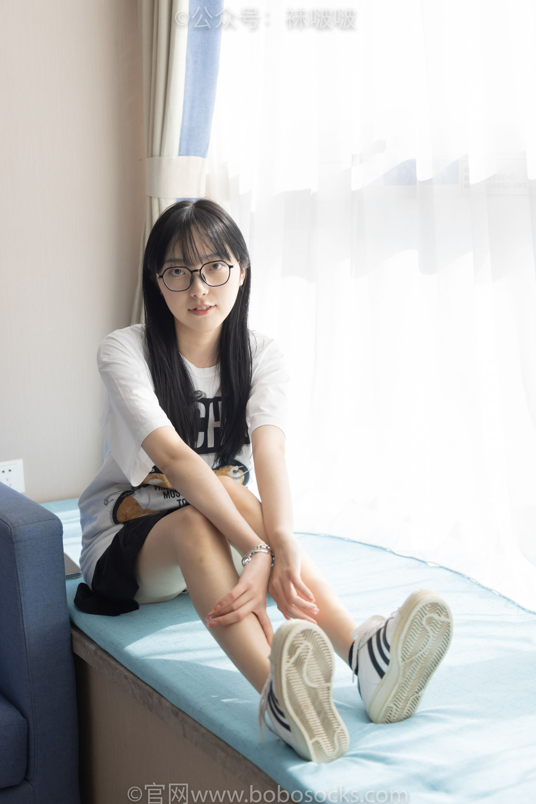 BoBoSocks袜啵啵 No.033 稚予-贝壳头、天鹅绒黑袜、天鹅绒白袜_第1张