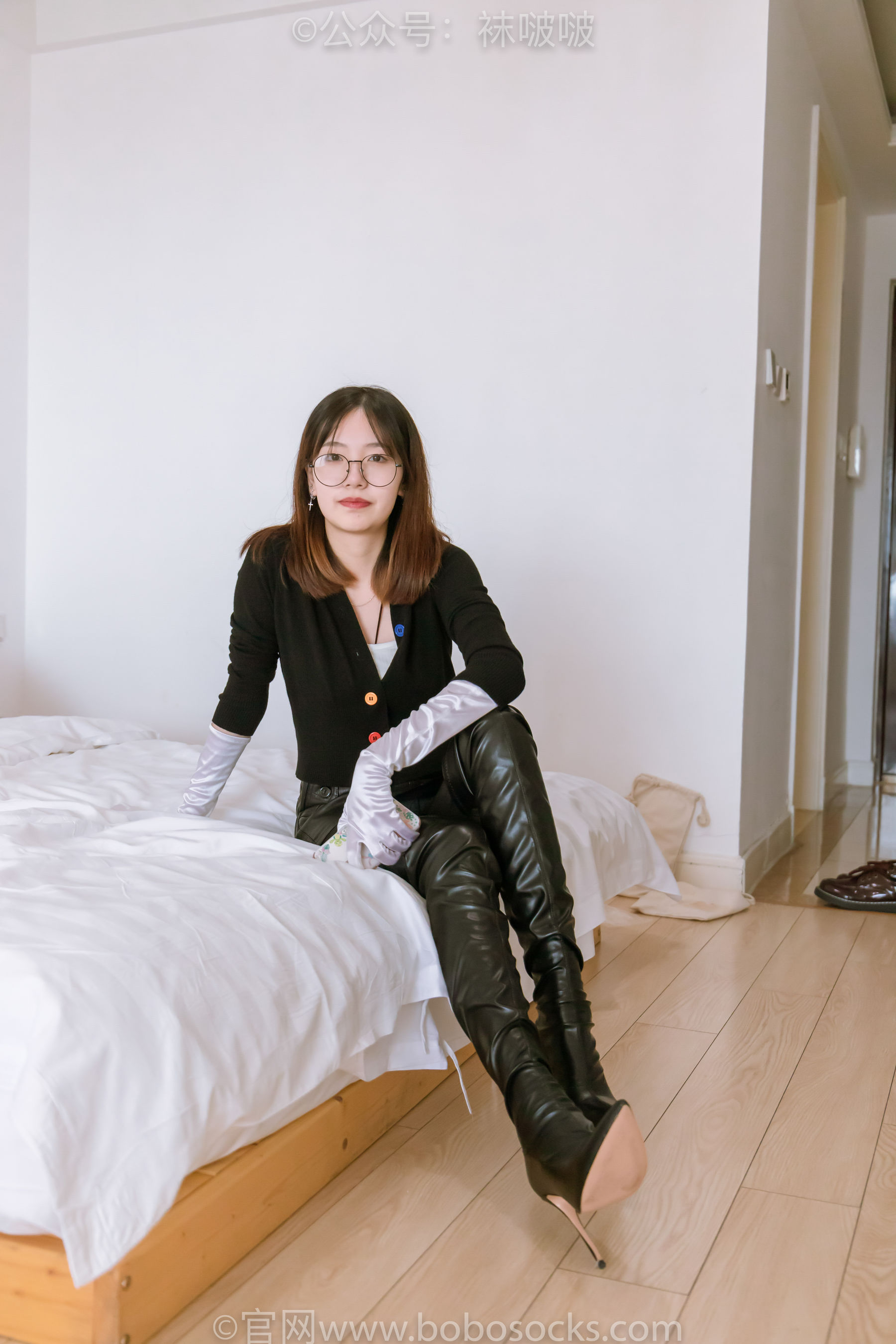 BoBoSocks袜啵啵 No.041 小甜豆-高跟长靴、黑色踩脚裤、肉丝_第1张