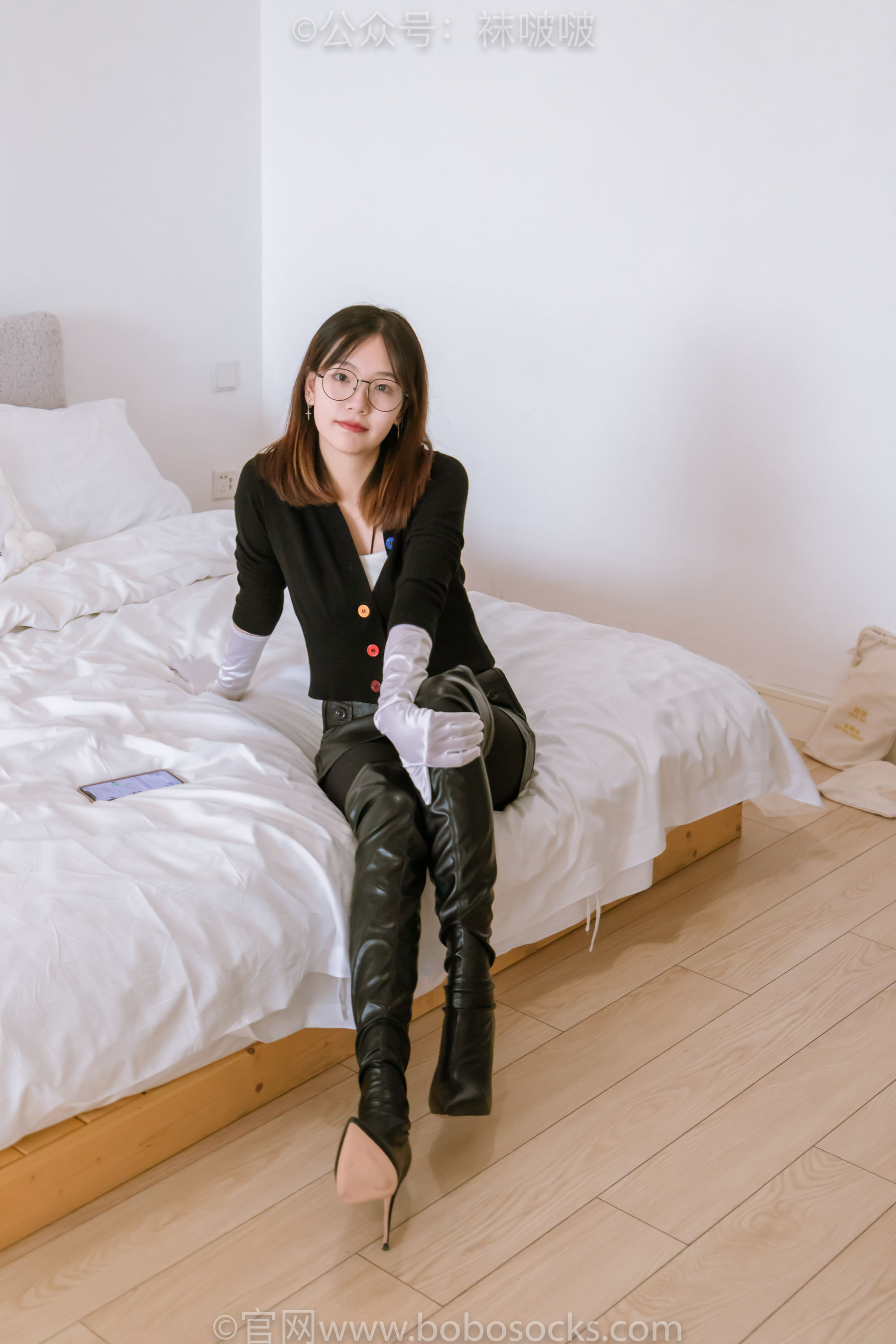 BoBoSocks袜啵啵 No.041 小甜豆-高跟长靴、黑色踩脚裤、肉丝_第3张