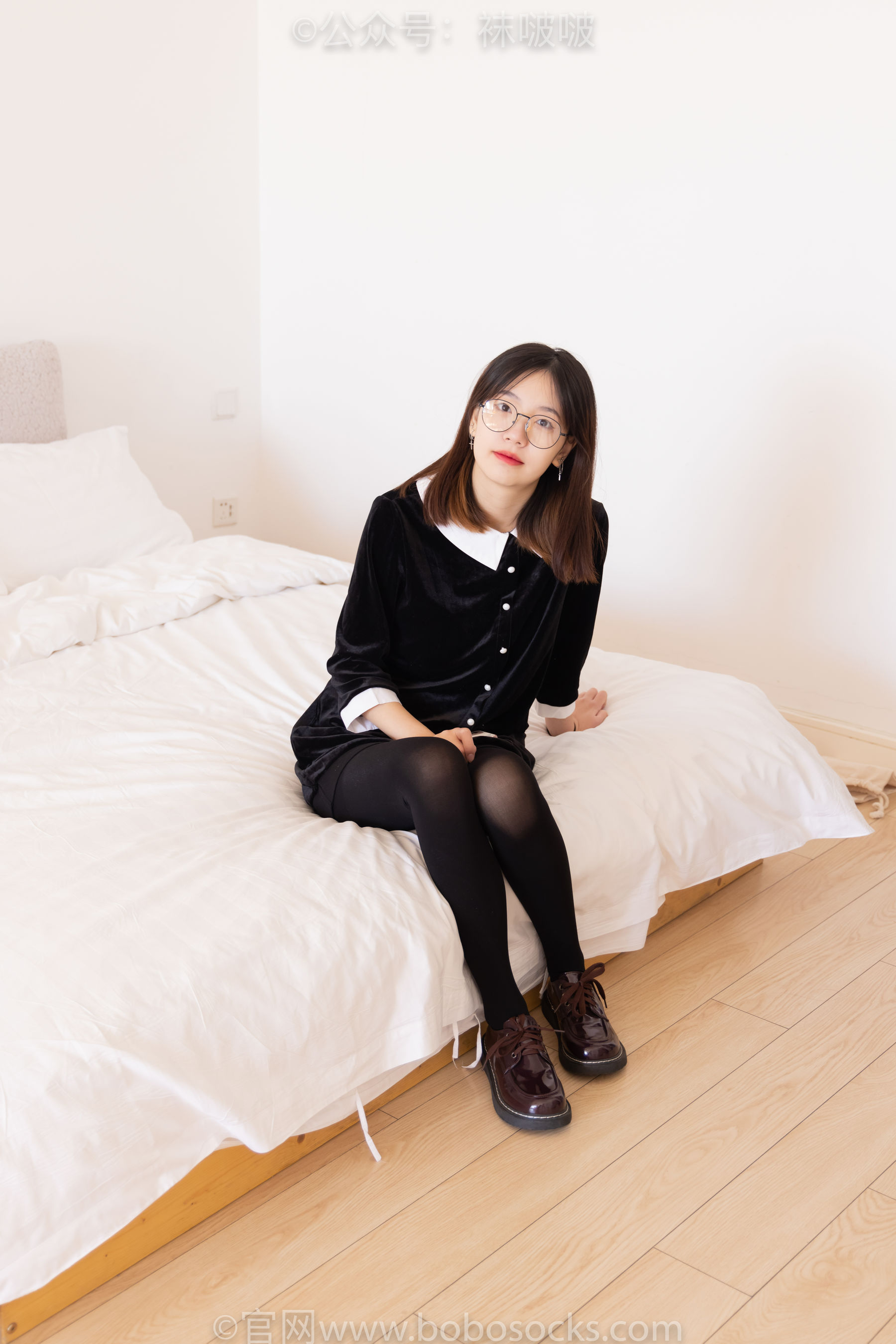 BoBoSocks袜啵啵 No.053 小甜豆-皮鞋、厚黑丝、黑色蕾丝船袜_第1张