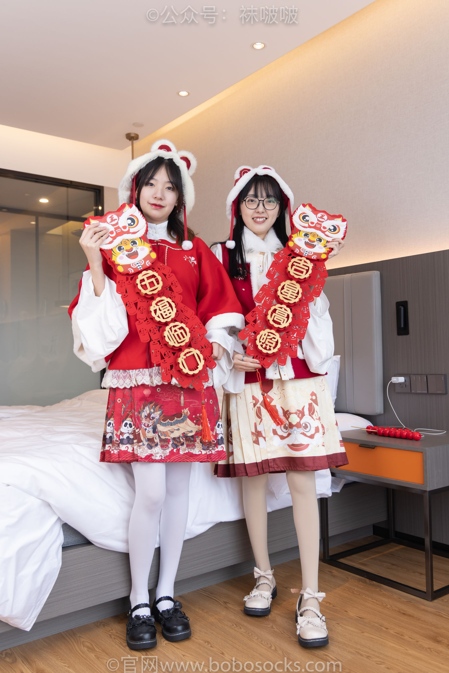 BoBoSocks袜啵啵 No.054 小甜豆与稚予-给大家拜年啦_第1张
