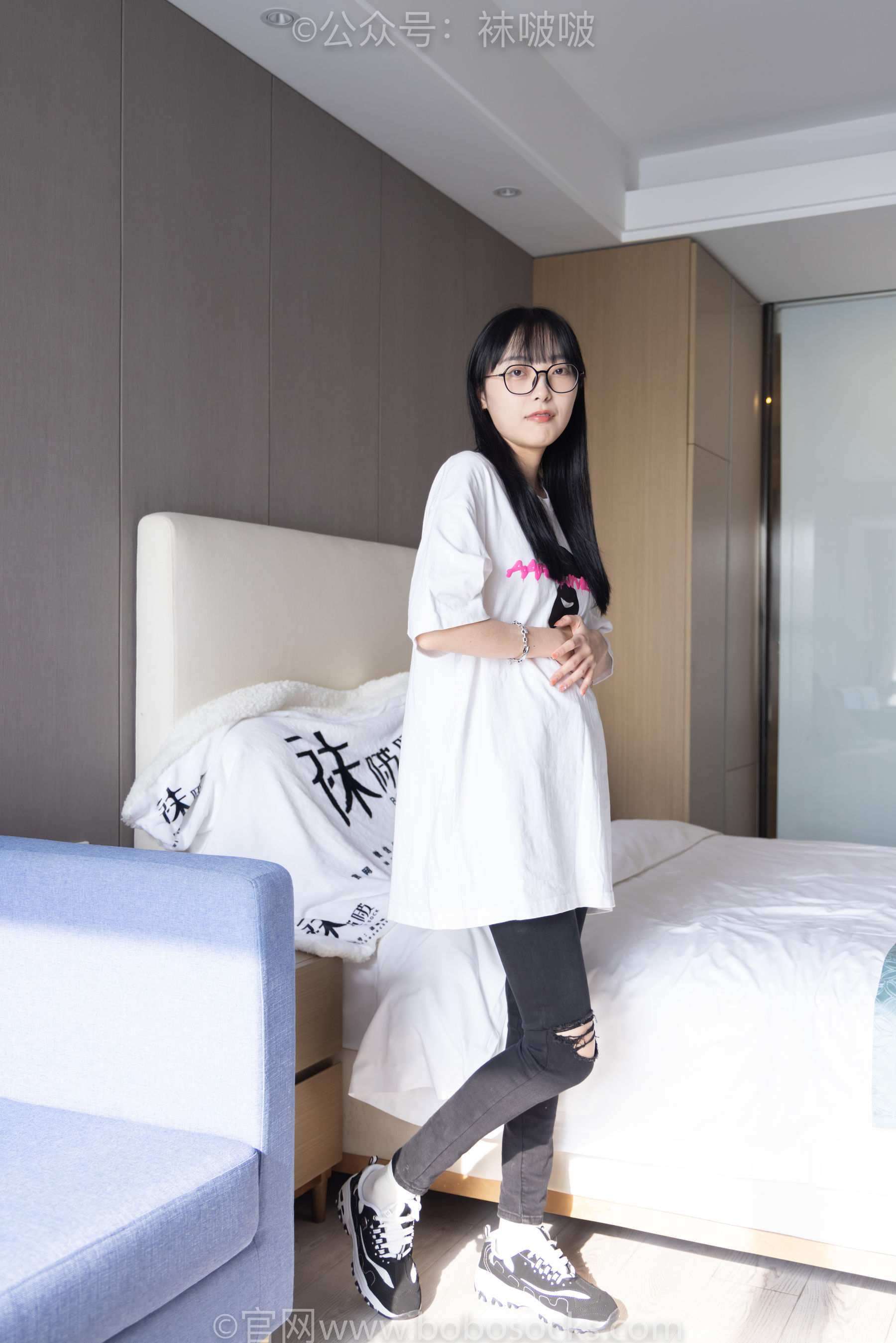 BoBoSocks袜啵啵 No.055 稚予-斯凯奇运动鞋、白棉袜、黑棉袜_第1张