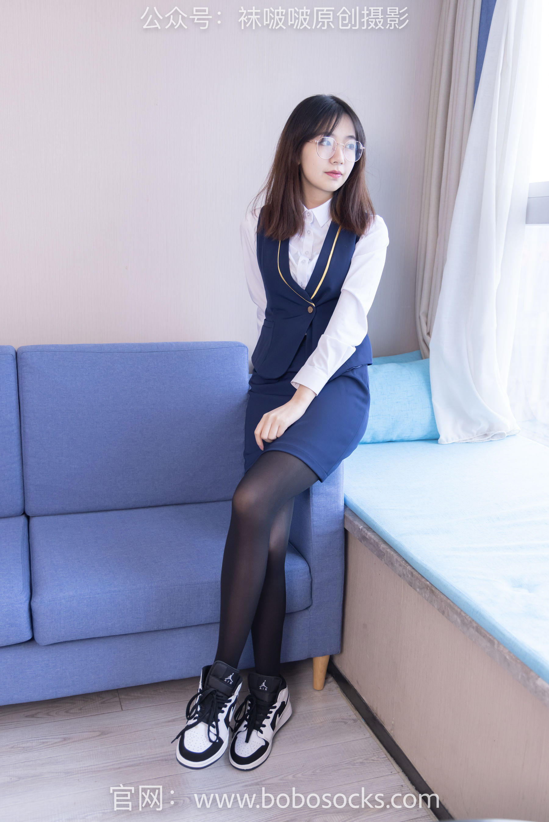 BoBoSocks袜啵啵 No.132 小甜豆-aj1板鞋、蓝色短靴、厚黑丝、厚红丝_第1张