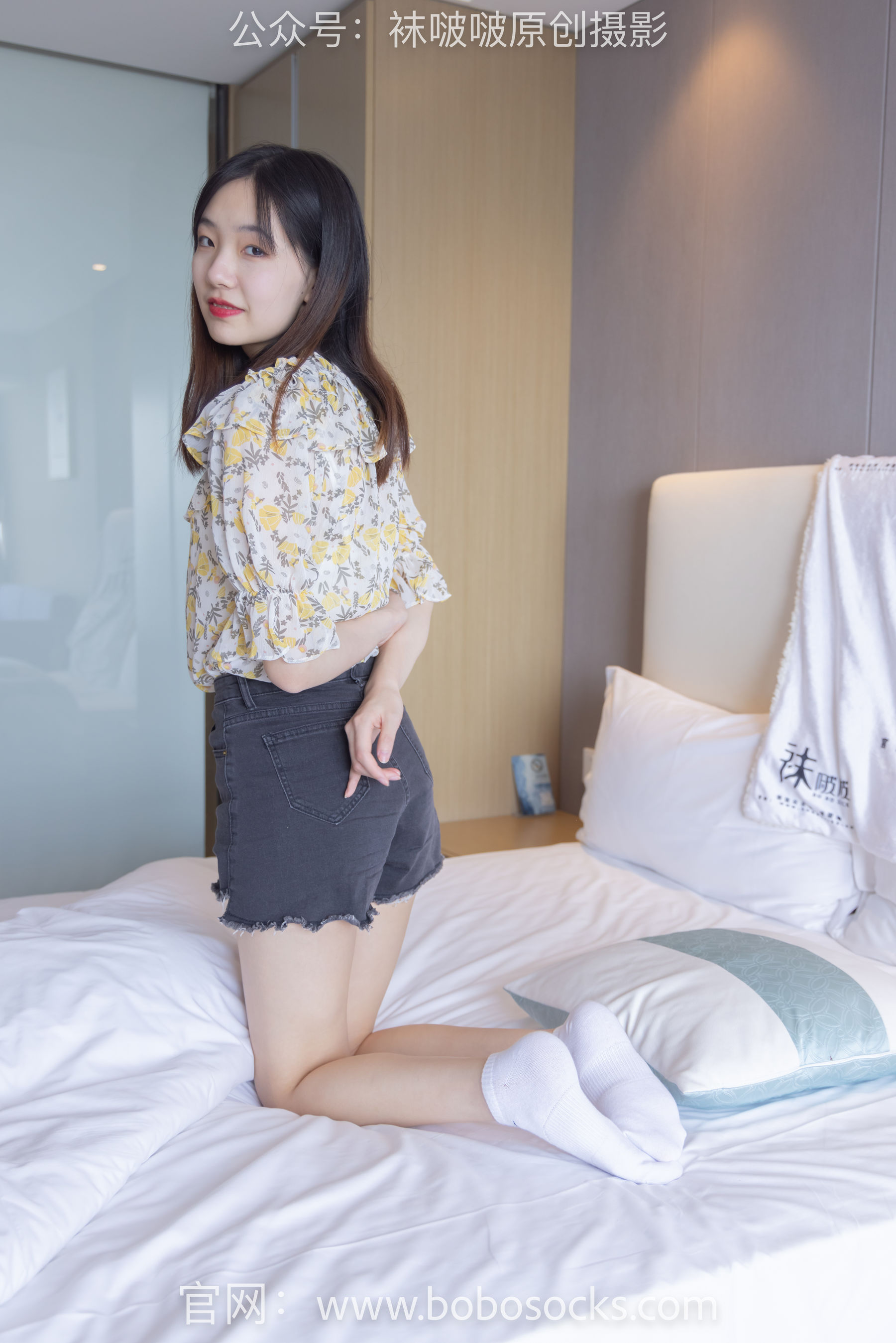 BoBoSocks袜啵啵 No.136 小甜豆-高跟长靴、白棉袜、裸足_第4张