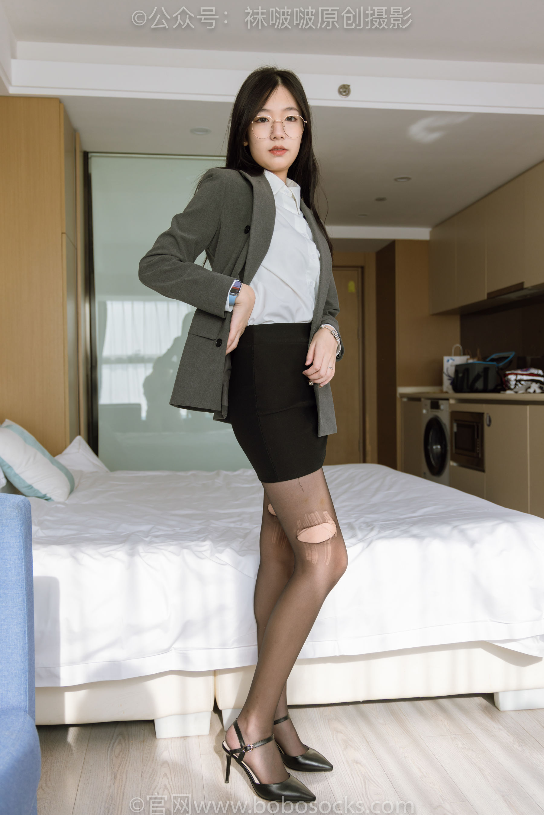 BoBoSocks袜啵啵 No.179 小甜豆-OL制服、高跟鞋、黑丝、撕丝袜剧情_第2张