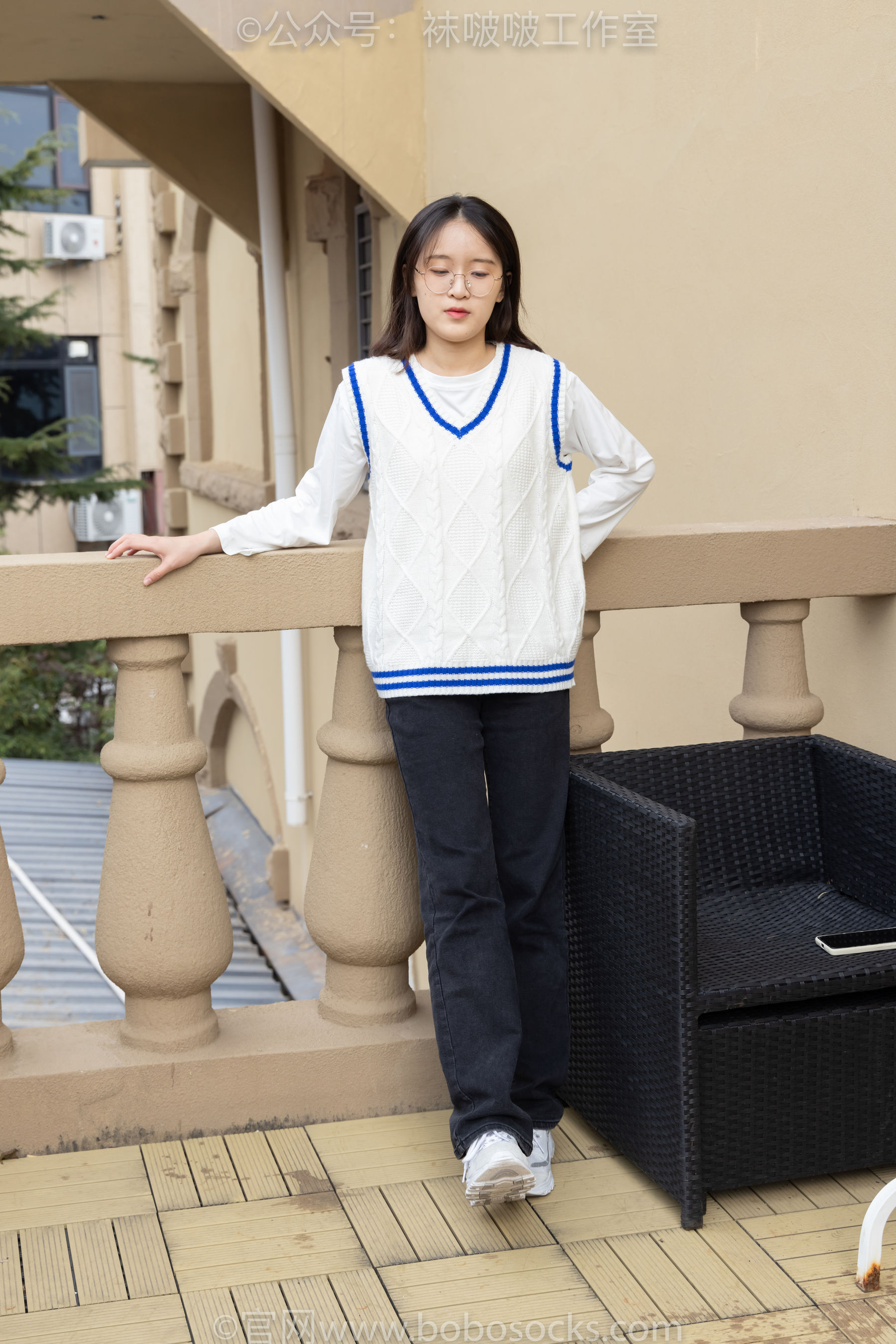 BoBoSocks袜啵啵 积分限定作品007 熊熊-运动鞋、白棉袜、裸足_第2张