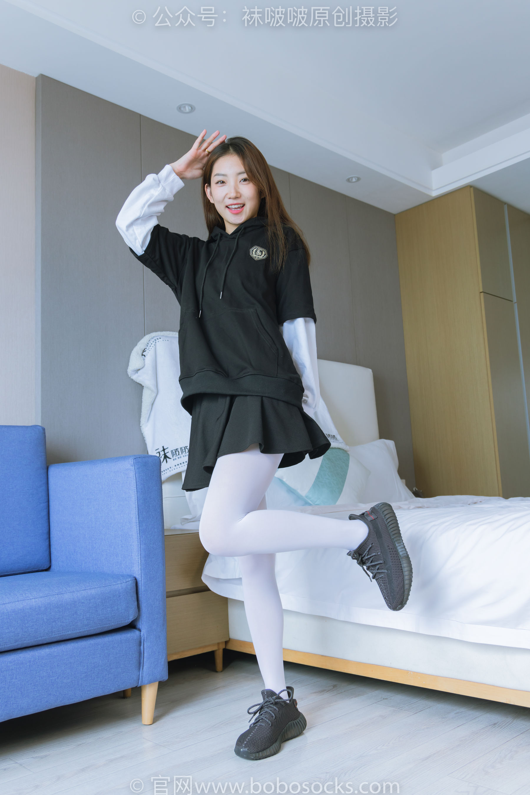 BoBoSocks袜啵啵 No.214 小沫 -黑色运动鞋、厚白丝_第1张