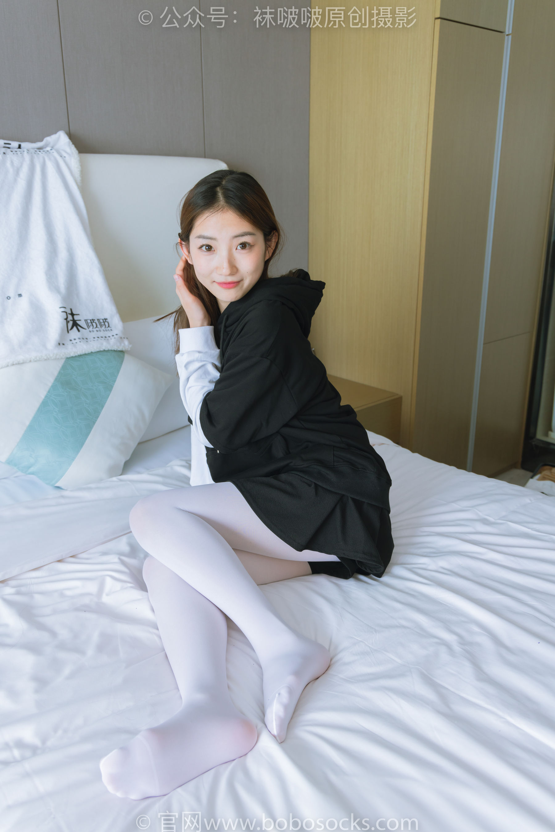 BoBoSocks袜啵啵 No.214 小沫 -黑色运动鞋、厚白丝_第3张