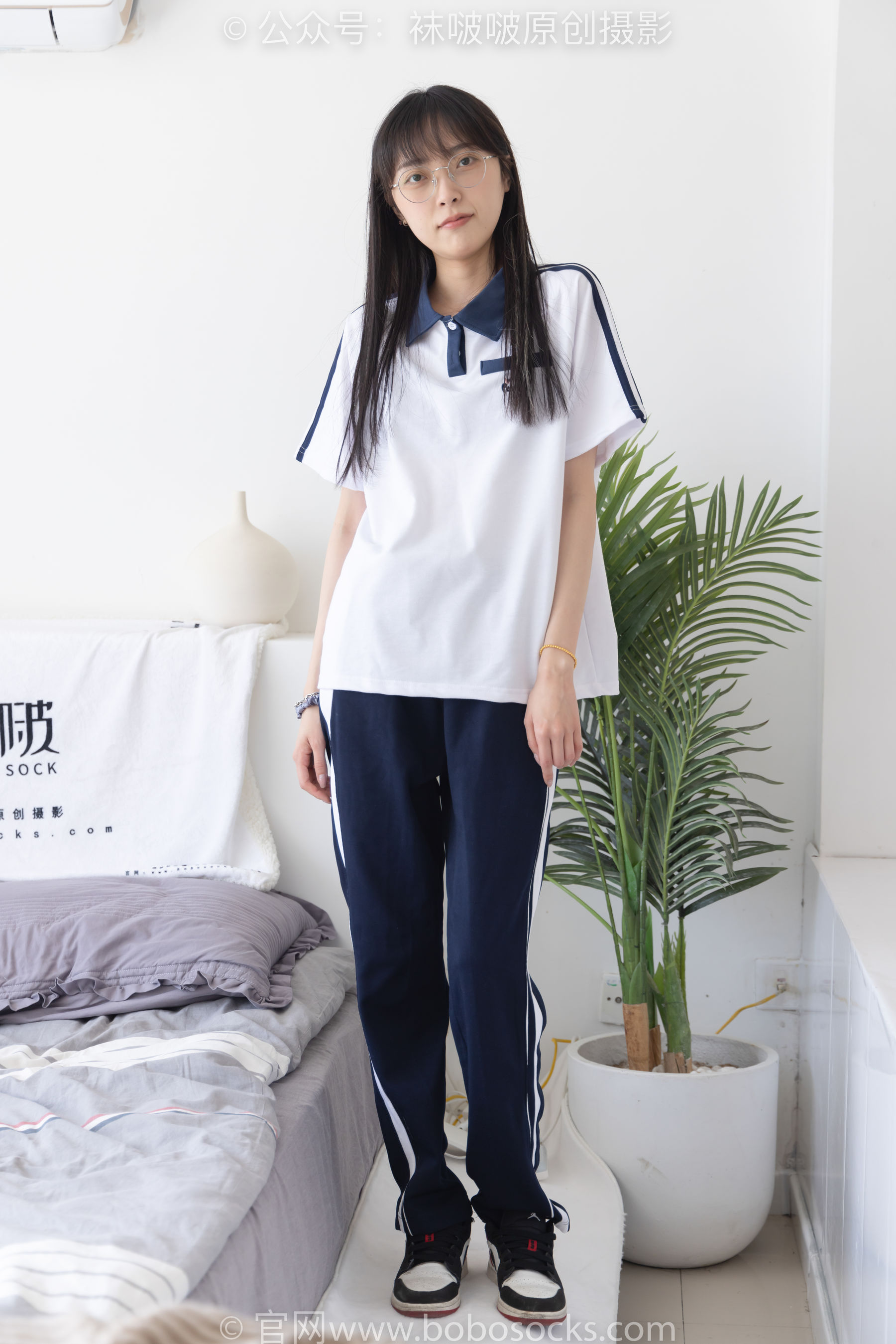 BoBoSocks袜啵啵 No.207 稚予 -aj板鞋、白棉袜、油亮白丝、校服裤里丝_第1张