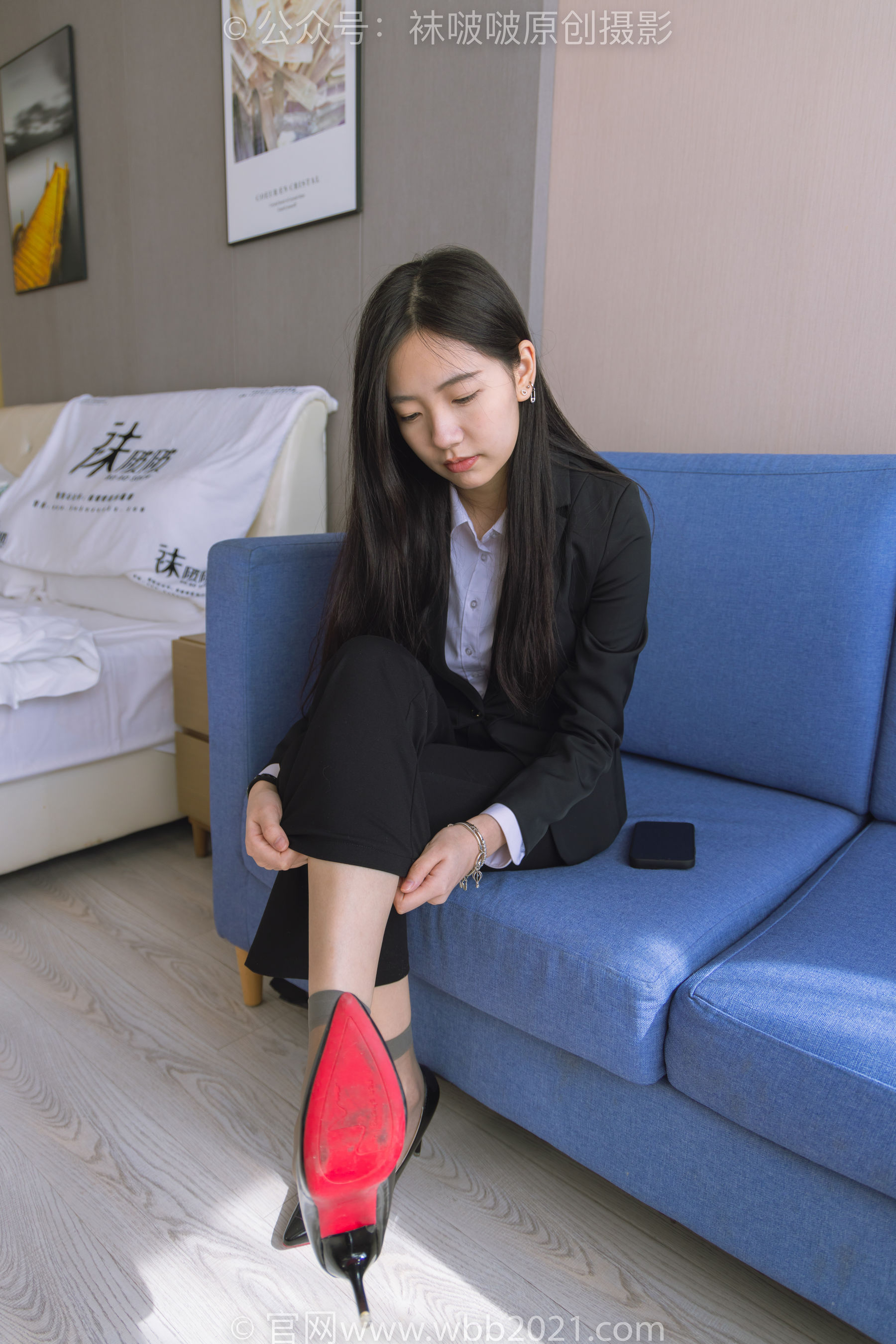 BoBoSocks袜啵啵 No.245 小甜豆 -高跟鞋、短灰丝、半蹲镜头较多_第1张