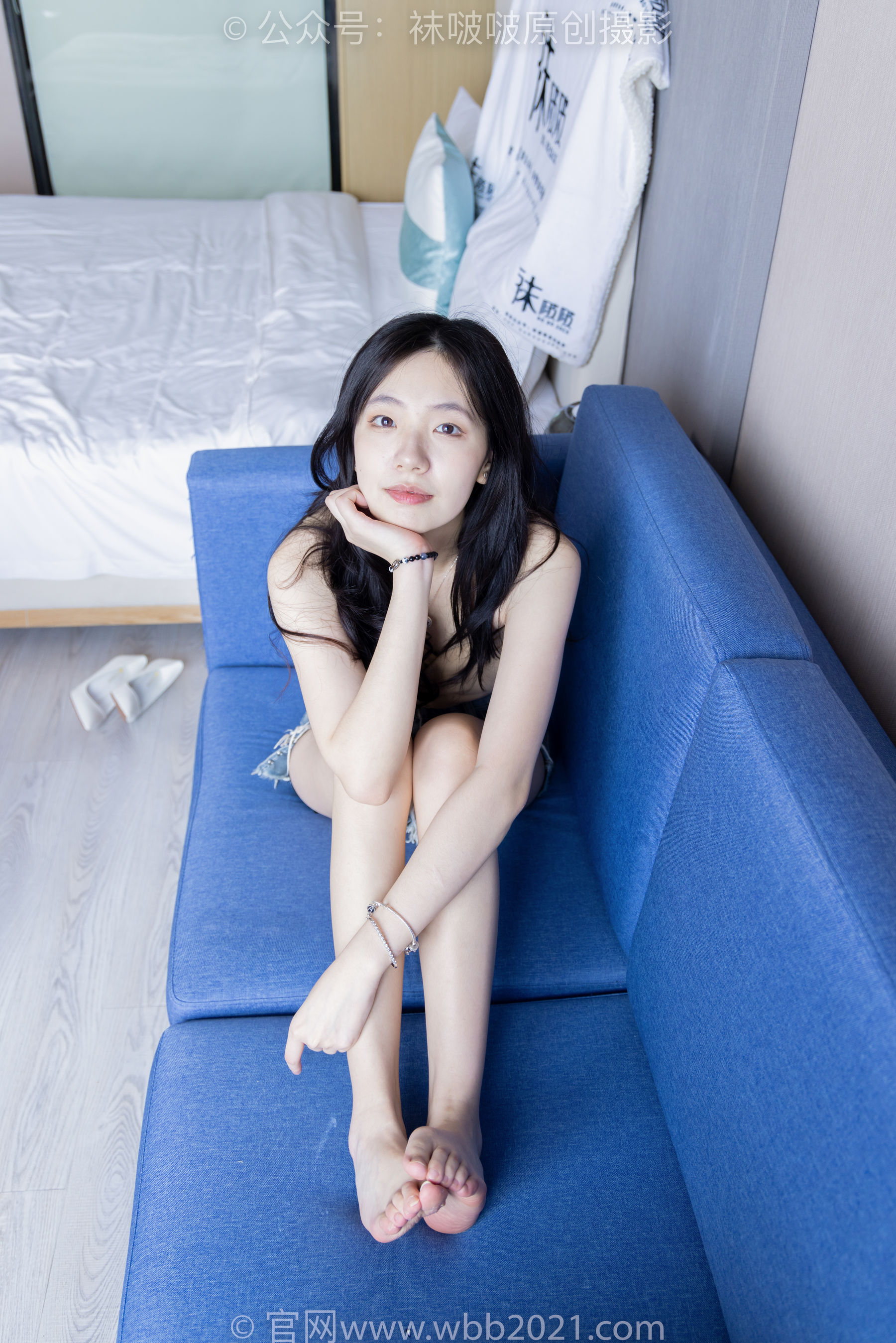 BoBoSocks袜啵啵 No.275小甜豆  -高跟鞋、板鞋、单腿黑丝、单腿白棉袜、裸足_第2张