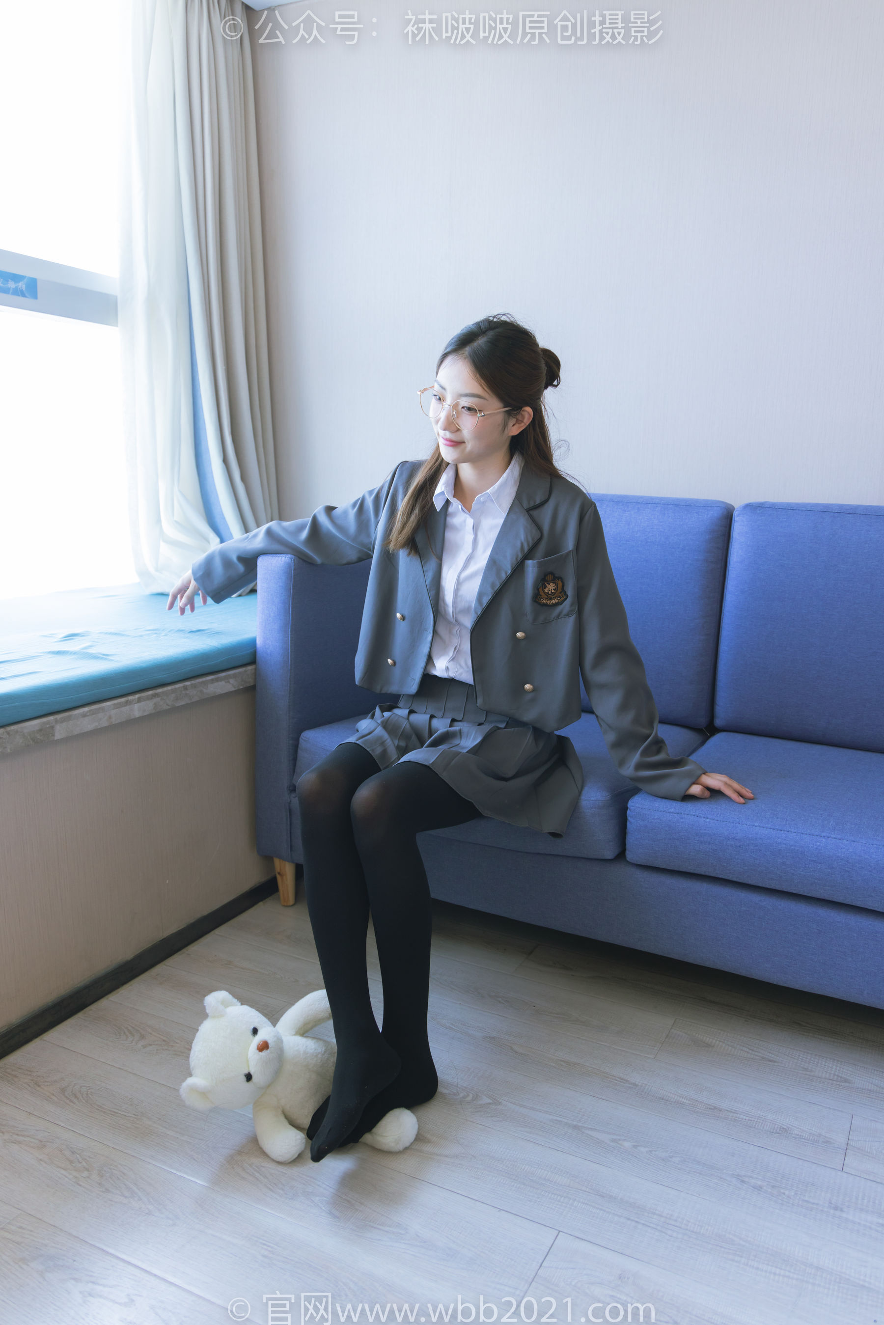 BoBoSocks袜啵啵 No.315 小沫 -平底鞋、厚黑丝、模特穿鞋及丝袜踩玩偶小熊剧情_第3张